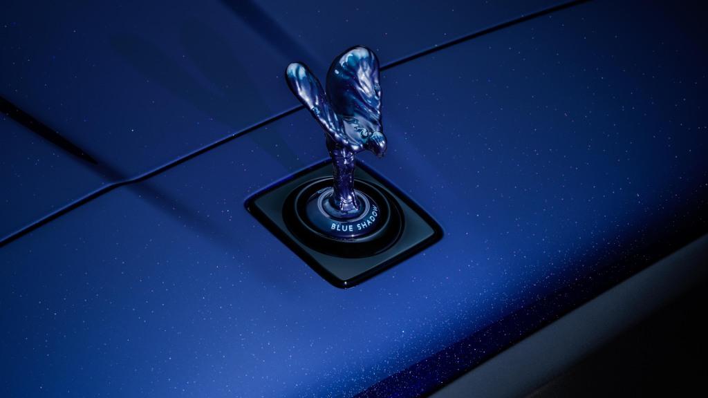 rolls-royce_cullinan_black_badge_blue_shadow_7.jpg.690e5d9d57c2b01946780e02b1e8979c.jpg