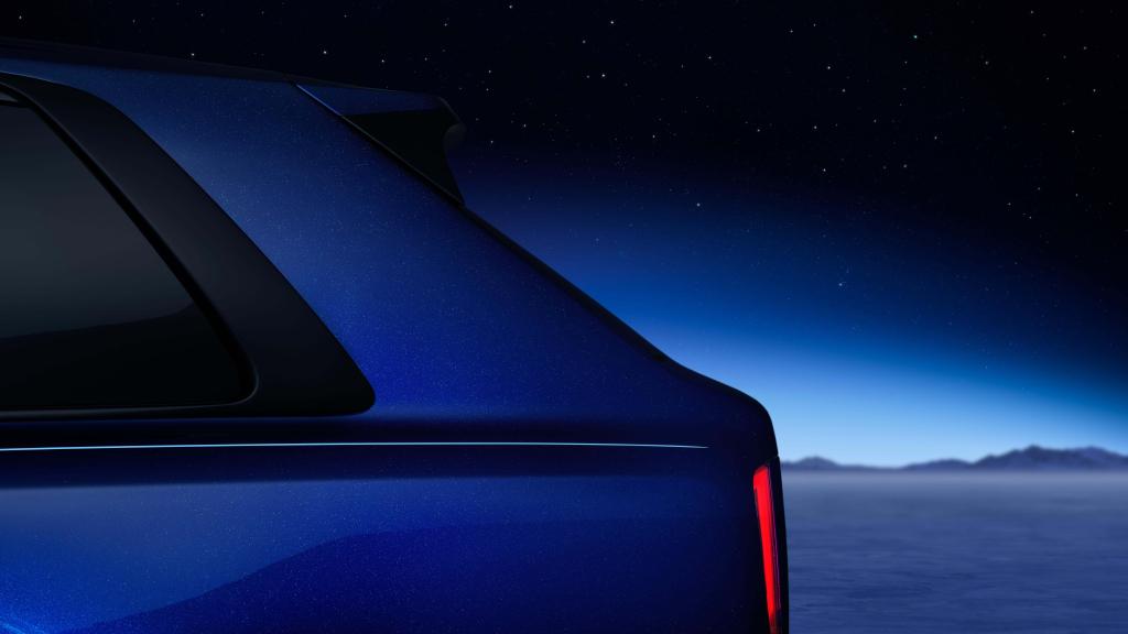 rolls-royce_cullinan_black_badge_blue_shadow_85.jpg.5d65caf68a62618a2e7eedd53278d759.jpg