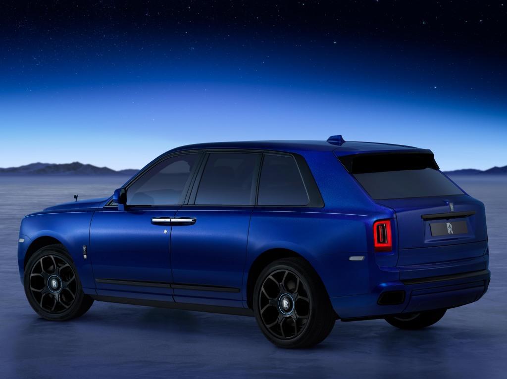 rolls-royce_cullinan_black_badge_blue_shadow_8_068c011915691004.jpg.3b00a21a04b459fdd11e704a67f706ae.jpg