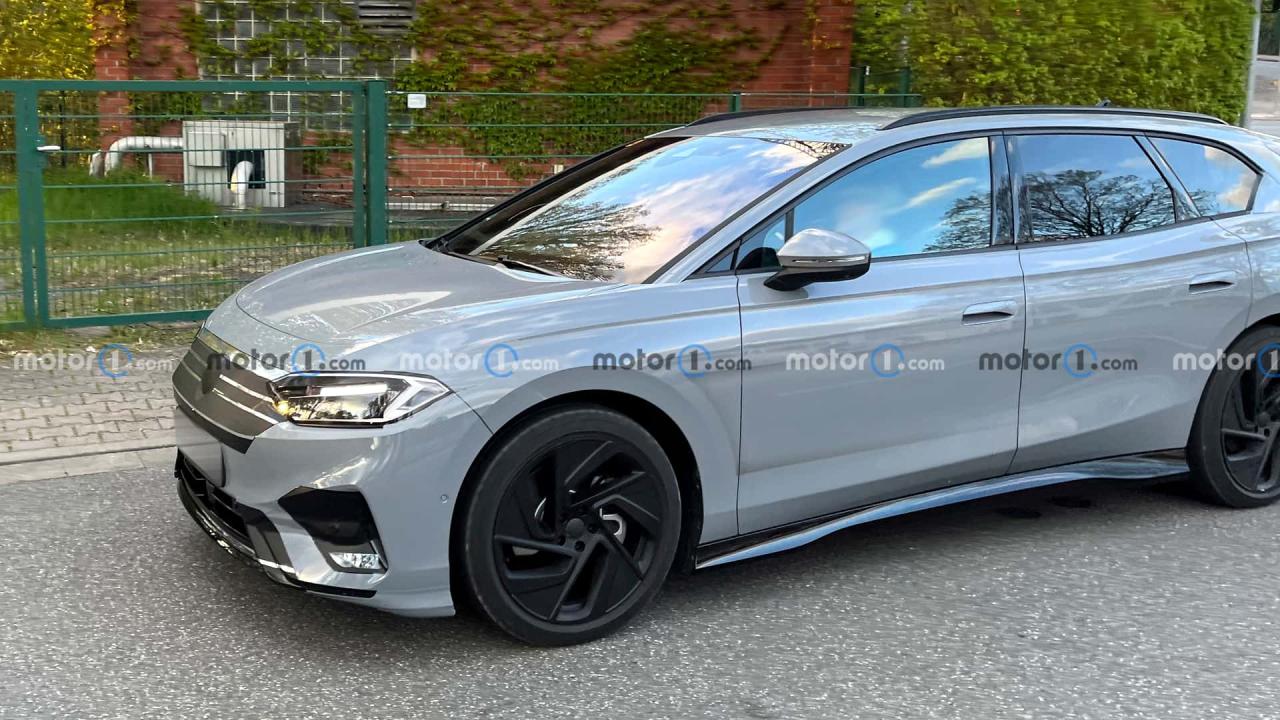 volkswagen-id.7-wagon-spy-photo (2).jpg