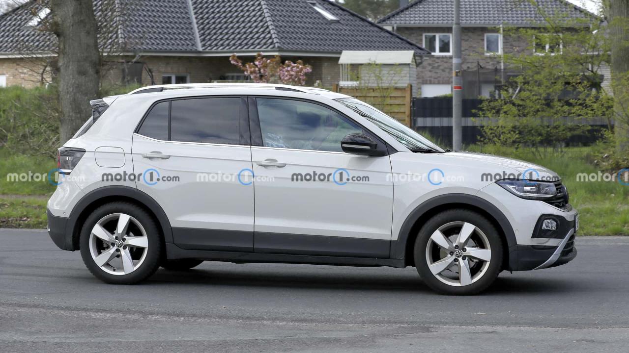 vw-t-cross-facelift-new-spy-photo(3).thumb.jpg.09489ebae5297fda881afd33d648ab19.jpg