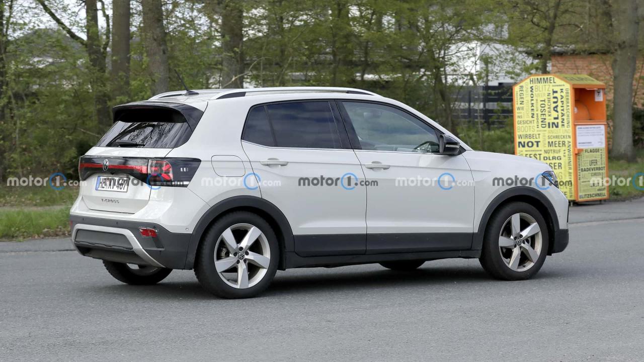 vw-t-cross-facelift-new-spy-photo(4).thumb.jpg.67bd06ab54bbf9045b414e0447b5b3eb.jpg
