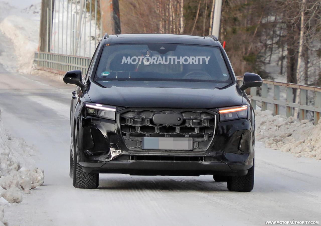 2024-audi-q7-facelift-spy-shots--photo-credit-baldauf_100876240_h.jpg