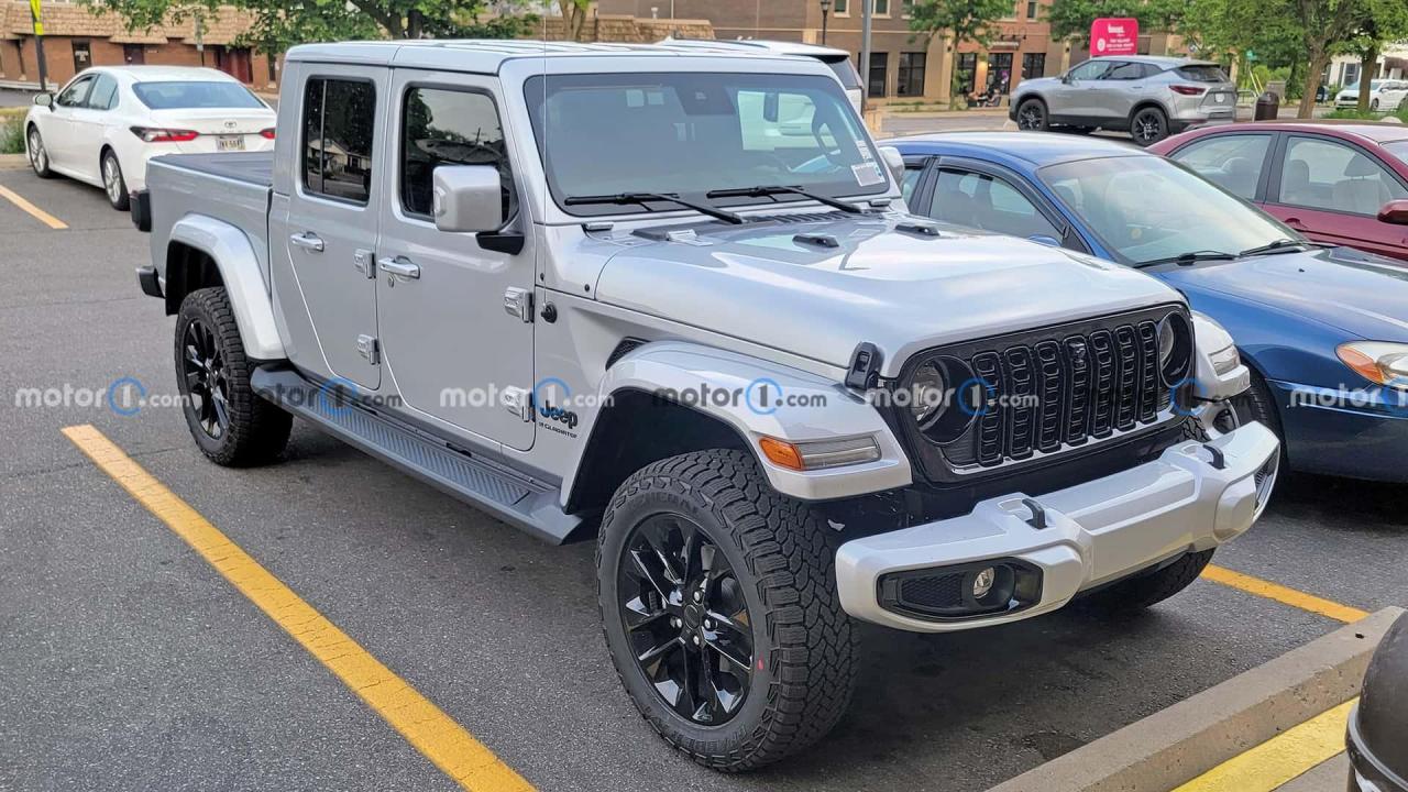2024-jeep-gladiator-front-view-spy-photo.jpg
