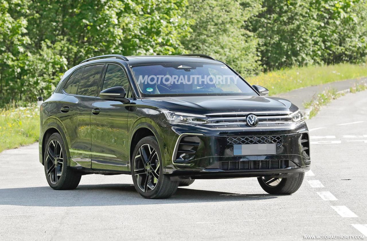 2025-volkswagen-tiguan-spy-shots--photo-credit-baldauf_100887945_h.jpg