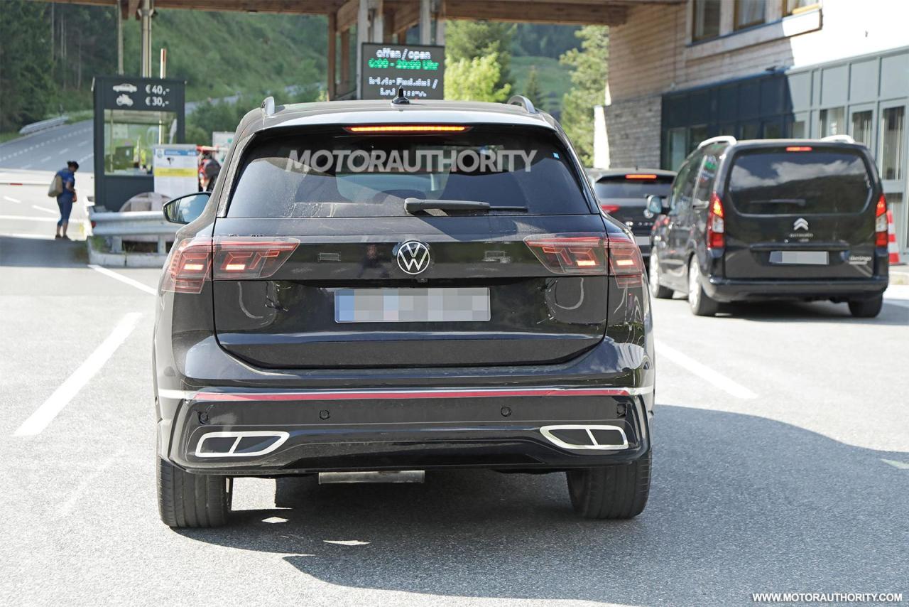 2025-volkswagen-tiguan-spy-shots--photo-credit-baldauf_100887957_h.jpg