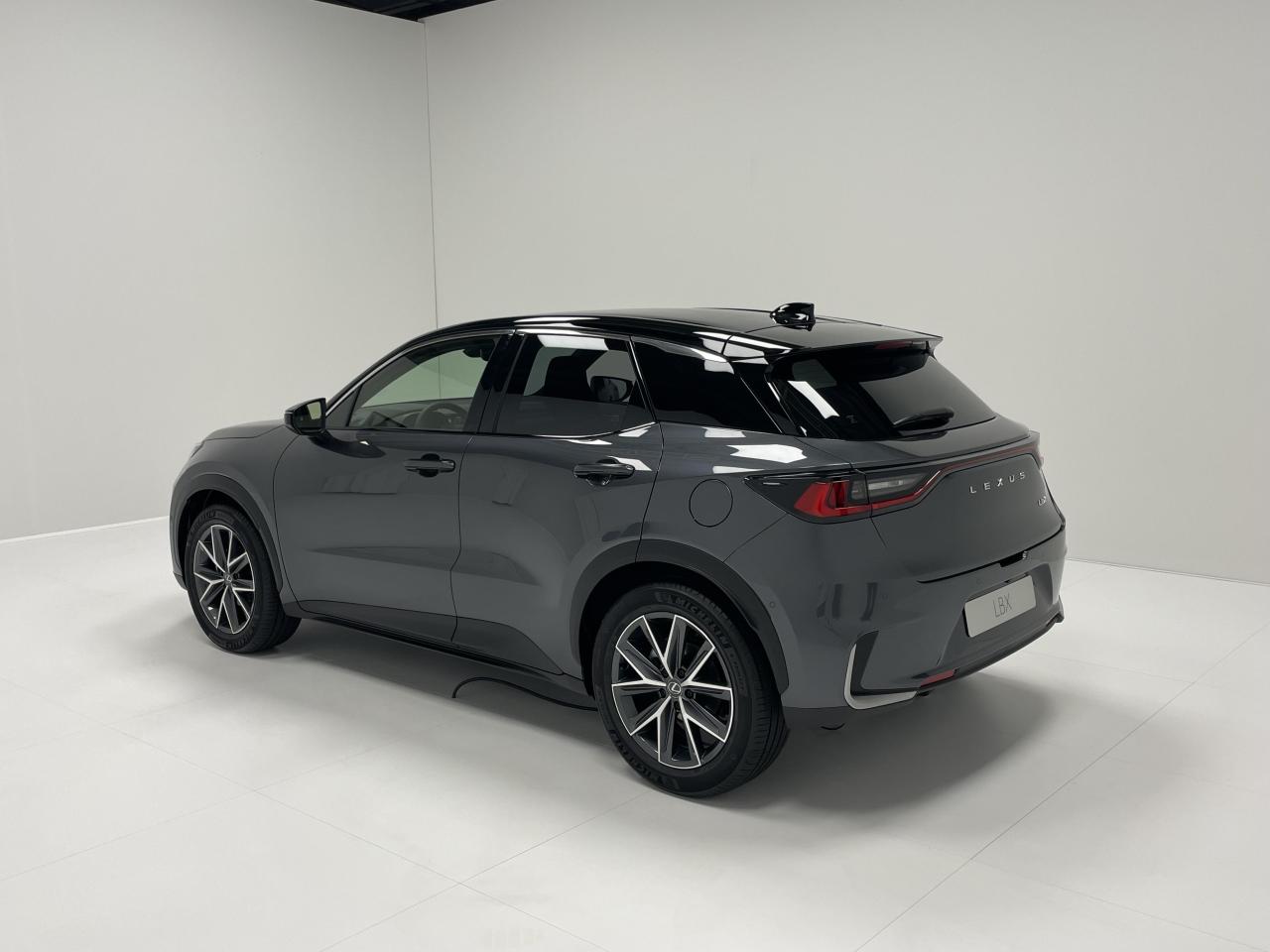 S0-presentation-video-nouveau-lexus-lbx-le-toyota-yaris-cross-des-riches-758252.thumb.jpg.53a8700621816d251004ff46af6e84df.jpg