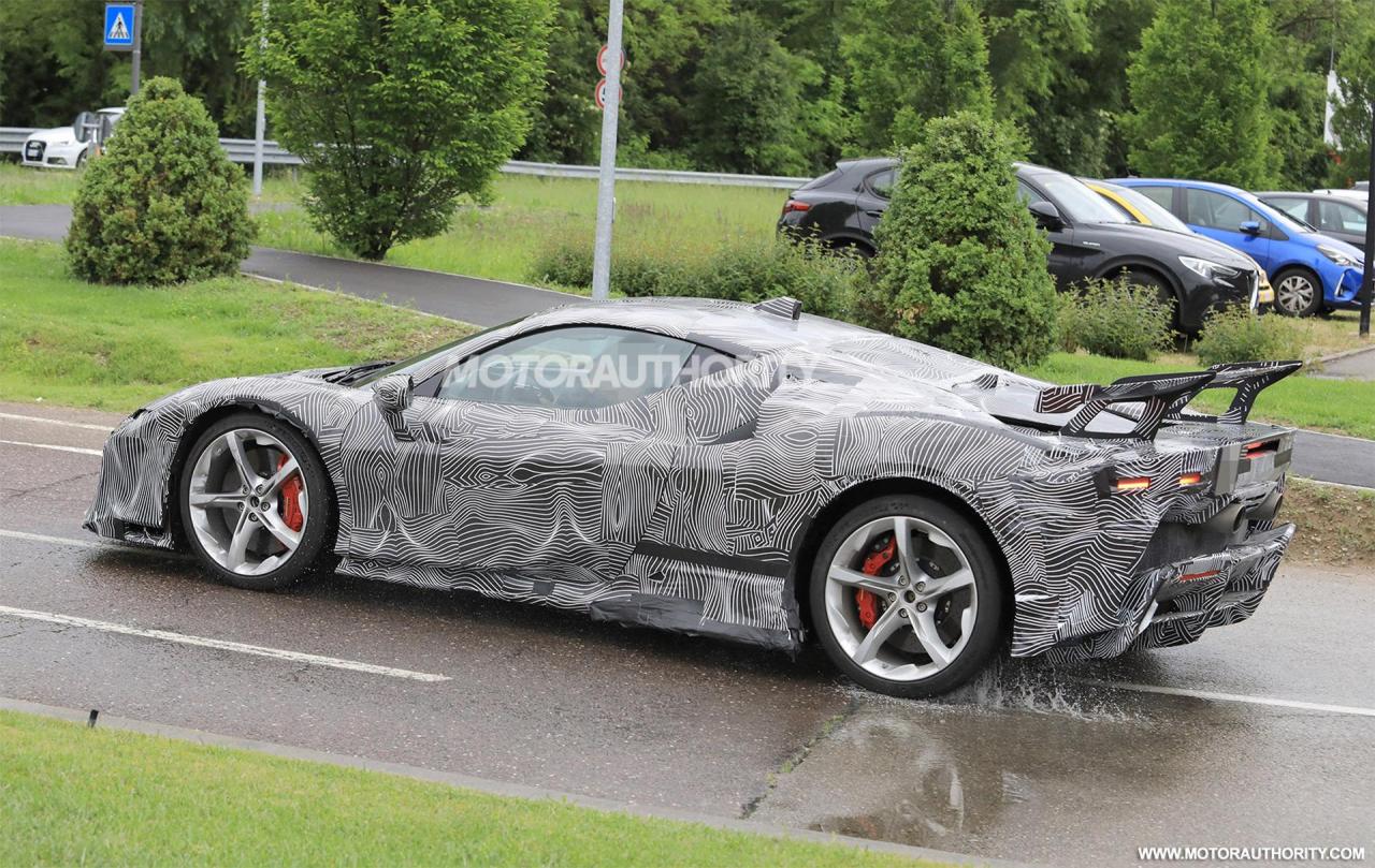 ferrari-sf90-lm-versione-speziale-spy-shots--photo-credit-baldauf_100887632_h.jpg