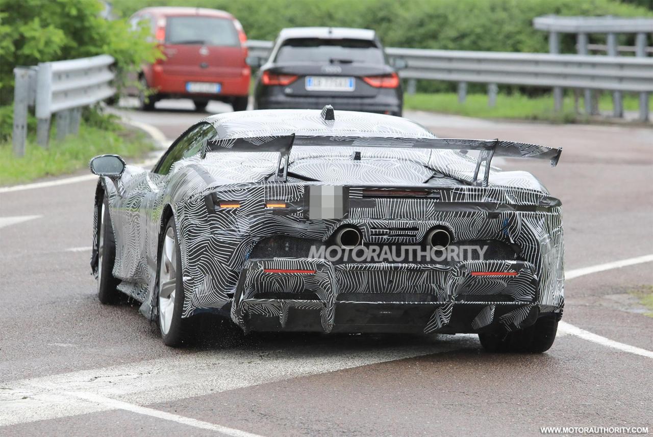 ferrari-sf90-lm-versione-speziale-spy-shots--photo-credit-baldauf_100887634_h.jpg