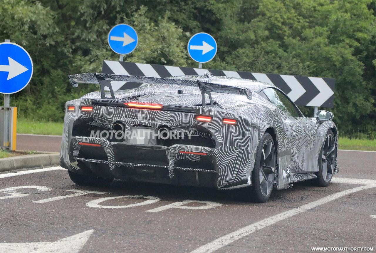 ferrari-sf90-lm-versione-speziale-spy-shots--photo-credit-baldauf_100887636_h.jpg
