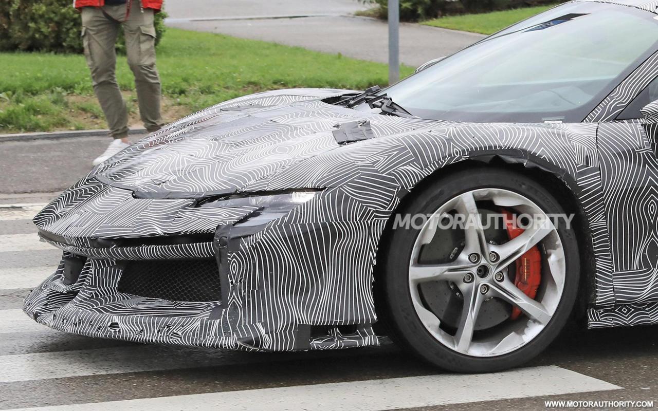 ferrari-sf90-lm-versione-speziale-spy-shots--photo-credit-baldauf_100887638_h.jpg