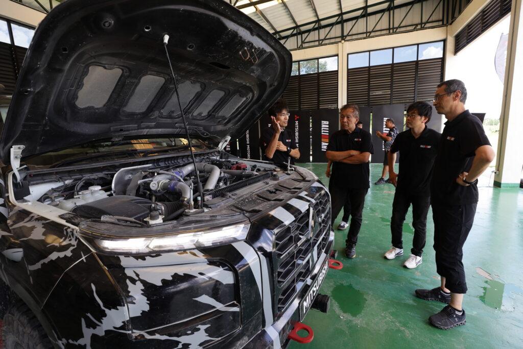 https___www.carscoops.com_wp-content_uploads_2023_06_Mitsubishi-Triton-AXCR-2023-Preview-11-1024x683.jpg.cdd8d00324704ab6f134f6d5f8283e4a.jpg