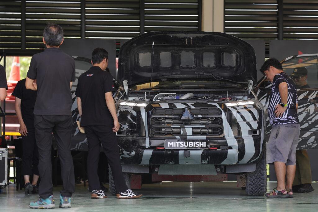https___www.carscoops.com_wp-content_uploads_2023_06_Mitsubishi-Triton-AXCR-2023-Preview-14-1024x683.jpg.888a34d5f07bcbcea0b042350d93e251.jpg
