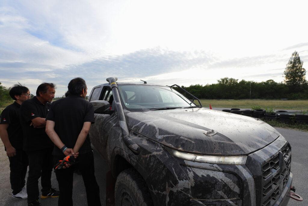 https___www.carscoops.com_wp-content_uploads_2023_06_Mitsubishi-Triton-AXCR-2023-Preview-15-1024x683.jpg.b6b2a98f3ee502cb9c1d01c6b80e69e7.jpg