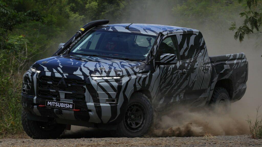https___www.carscoops.com_wp-content_uploads_2023_06_Mitsubishi-Triton-AXCR-2023-Preview-2s-1024x576.jpg.830adb837aba3b02a950f5e6824b937c.jpg