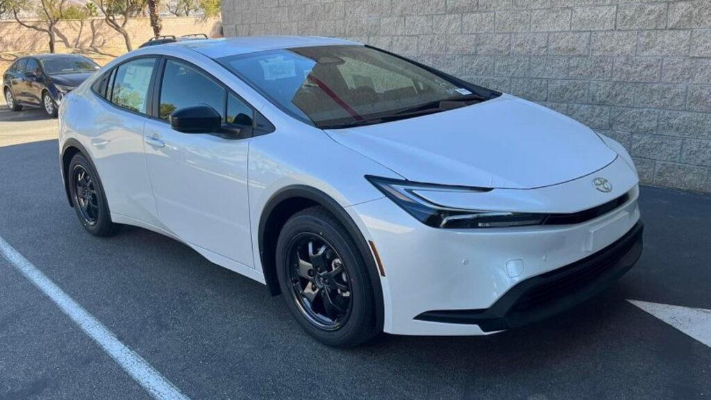 https___www.carscoops.com_wp-content_uploads_2023_06_US-Spec-Toyota-Prius-LE-Wheels-1-1024x576.jpg.38ab3f96b046eb83de5a191895409c90.jpg