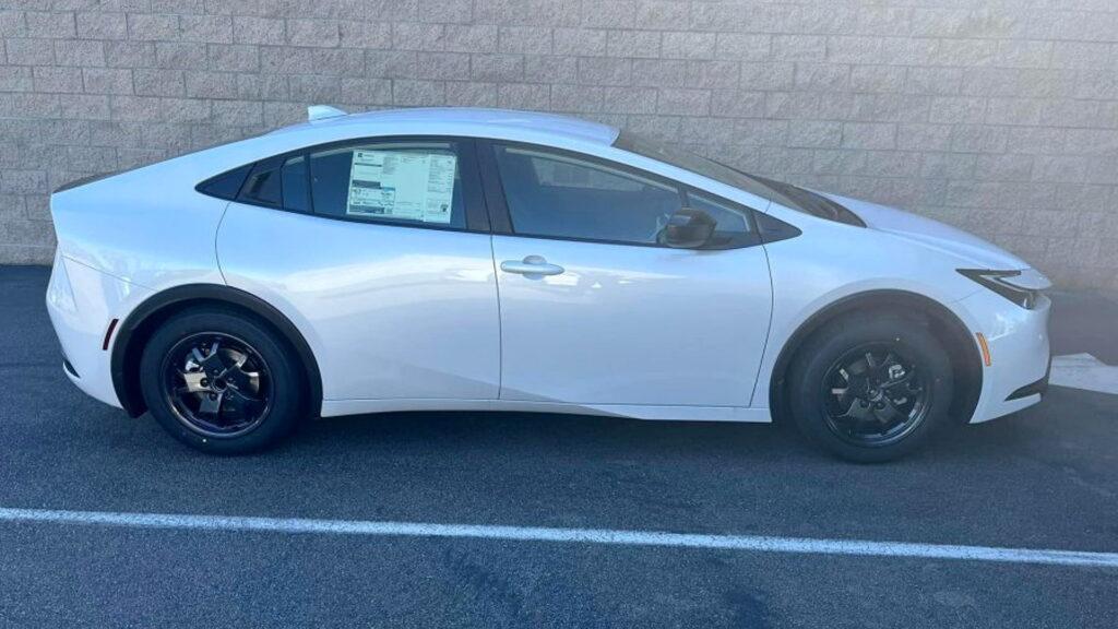 https___www.carscoops.com_wp-content_uploads_2023_06_US-Spec-Toyota-Prius-LE-Wheels-2-1024x576.jpg.de62a7bc019453e5bbd71ec0cc0e7a16.jpg