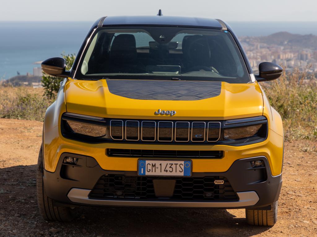 jeep_avenger_bev_moparized_64_01d100e5104b0c30.jpg.e9797218fa8503c18fb8b56183b69235.jpg