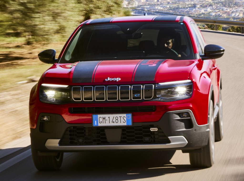 jeep_avenger_bev_moparized_74_05b10304131f0e3c.jpg.0d3018a7ce96f3587f66960d055d3d53.jpg