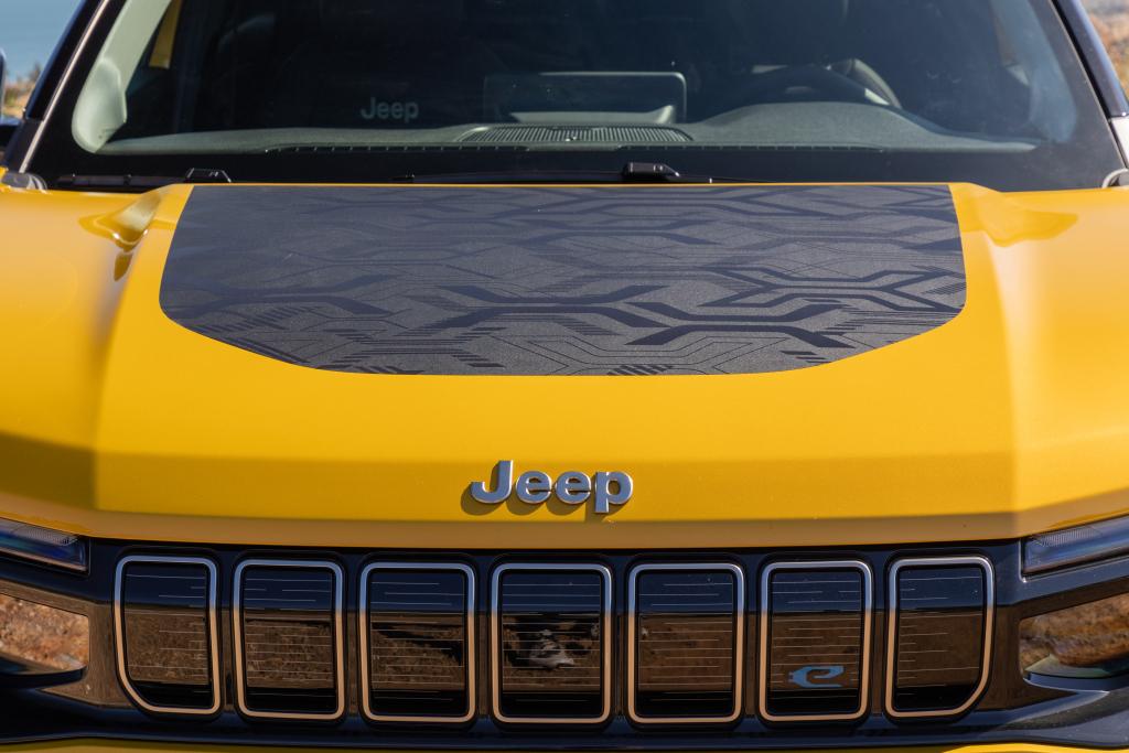 jeep_avenger_bev_moparized_94.jpg.ca1490d1042c9974f8a54048521081ee.jpg
