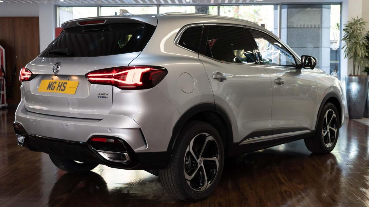 la-mg-hs-restyling-vista-dal-vivo-nel-regno-unito.thumb.jpg.b0042a2a418ce05520263d1e8daa77ee.jpg