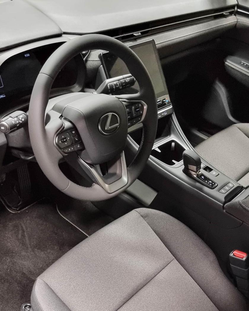 lexus-lbx-27.thumb.jpg.2e01e3455a6280298926b9bd5dc9f966.jpg