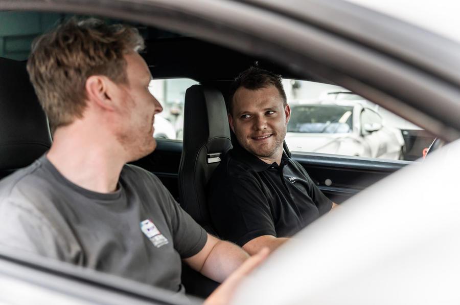 polestar-5-prototype-2023-richard-lane-l-with-chris-baguely-r.jpg.213358475a97e44d69d427b053e0e2e3.jpg