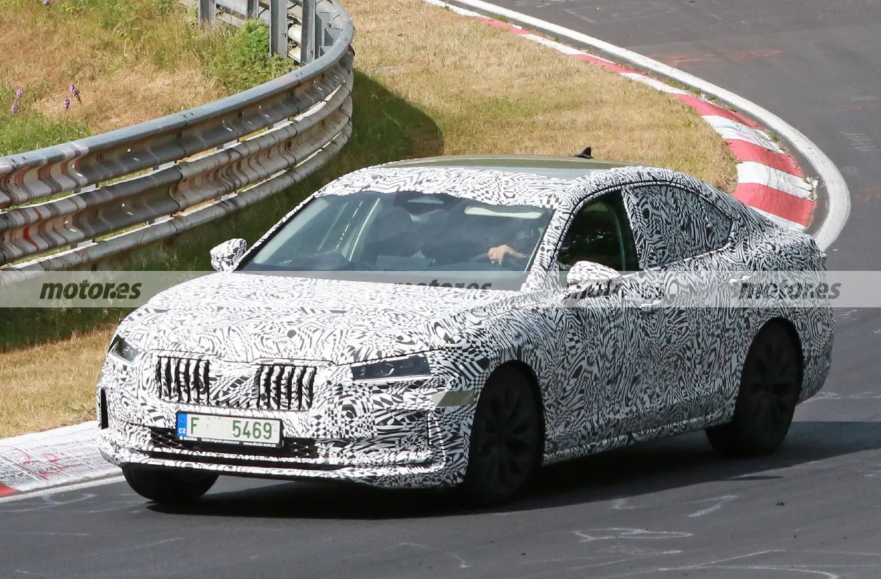 skoda-superb-2024-fotos-espia-nurburgring-202395719-1687415743_6.webp.e17d266203cefa7c509457712b5dfbe2.webp