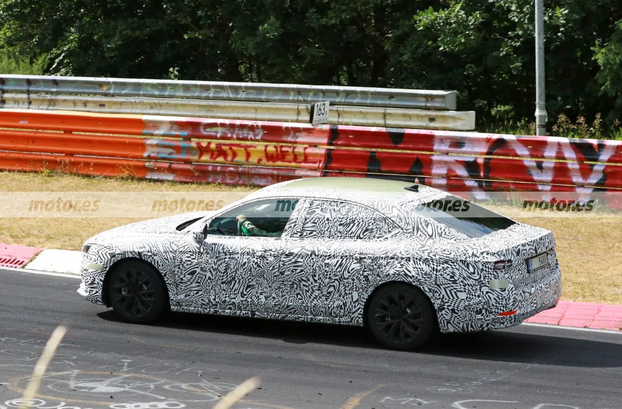 skoda-superb-2024-fotos-espia-nurburgring-202395719-1687415746_11.webp.9c8cfbcf7930a40962821c8d5400b9ac.webp