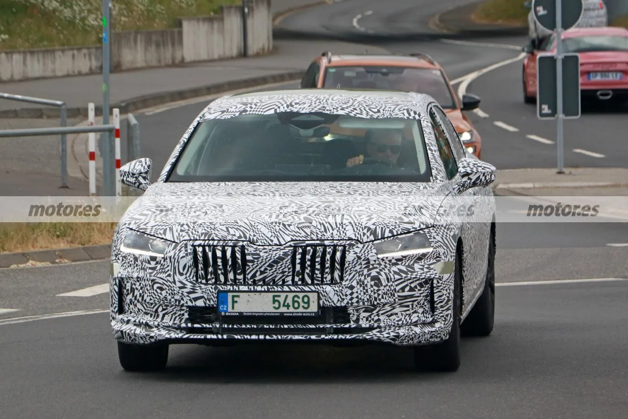 skoda-superb-2024-fotos-espia-nurburgring-202395719-1687415750_16.webp.7e5d6298a5332187619fbc0b280aae3d.webp