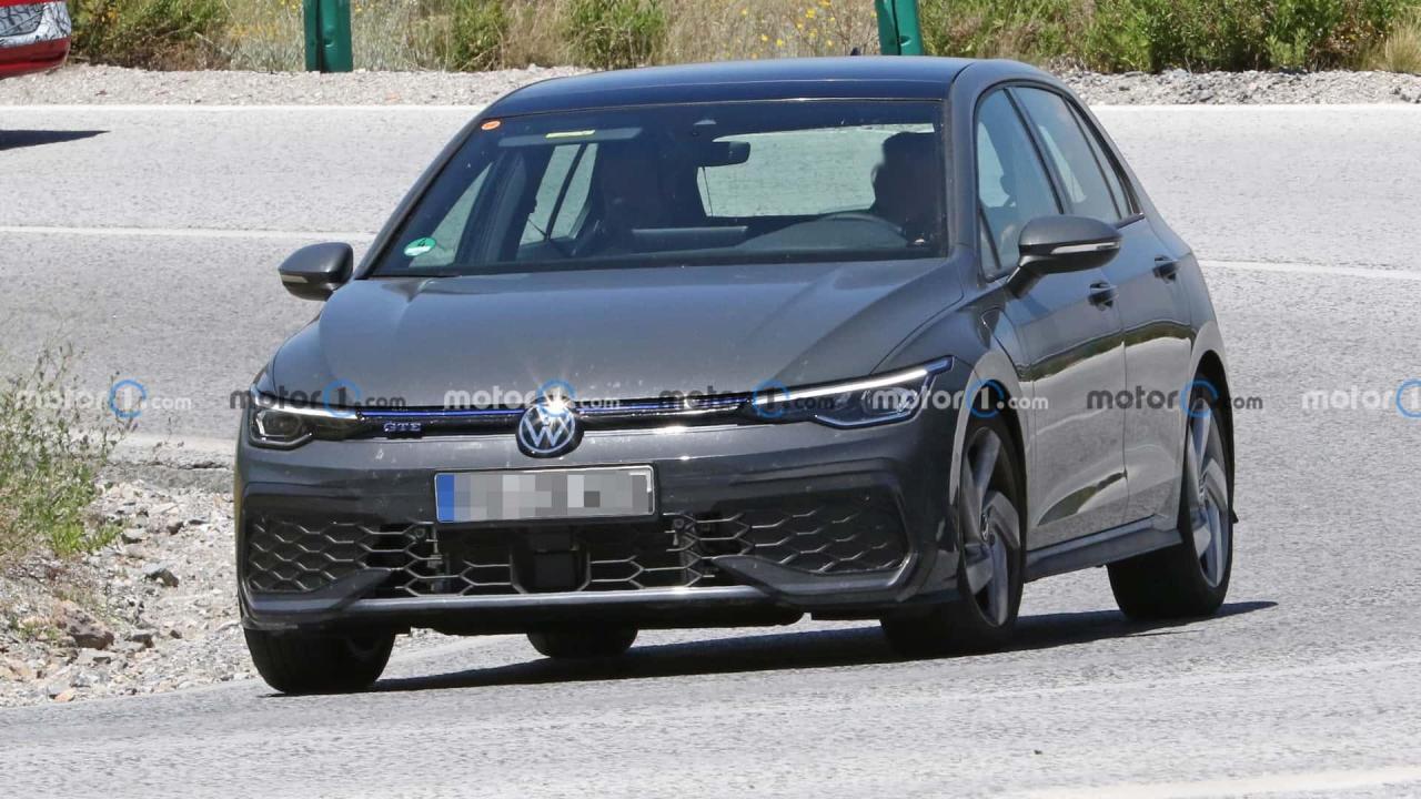 2024-volkswagen-golf-gte-facelift-spy-photo (3).jpg