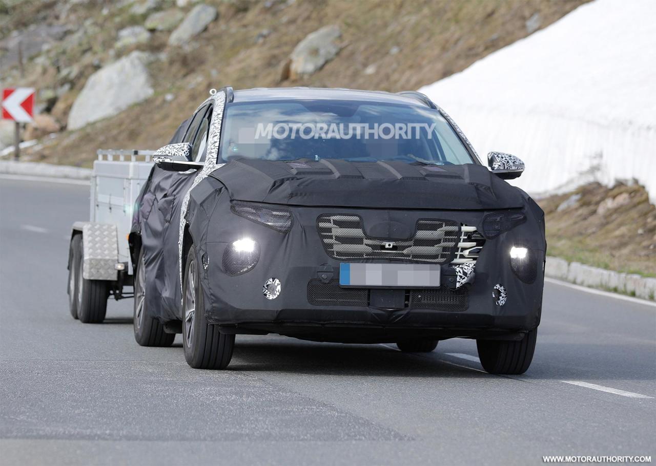 2025-hyundai-tucson-facelift-spy-shots--photo-credit-baldauf_100889972_h.jpg