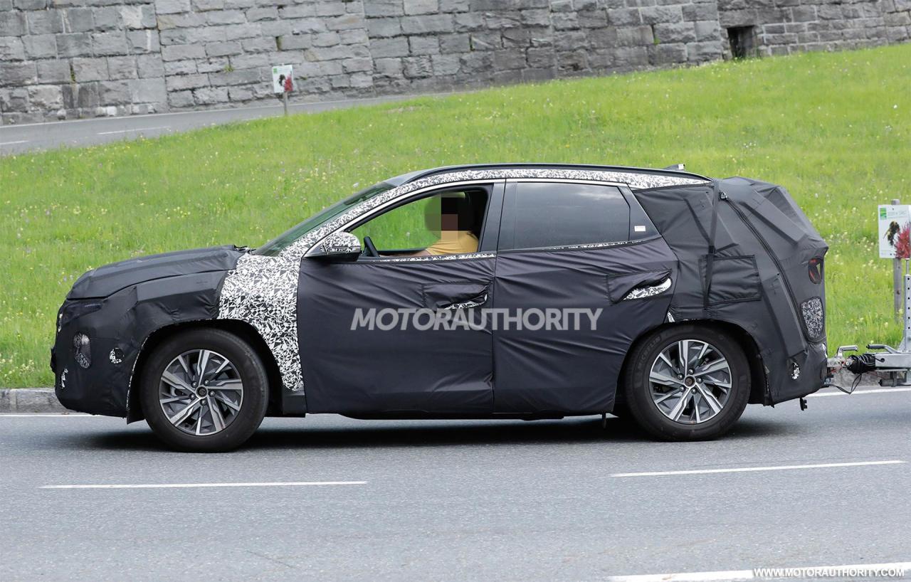 2025-hyundai-tucson-facelift-spy-shots--photo-credit-baldauf_100889977_h.jpg