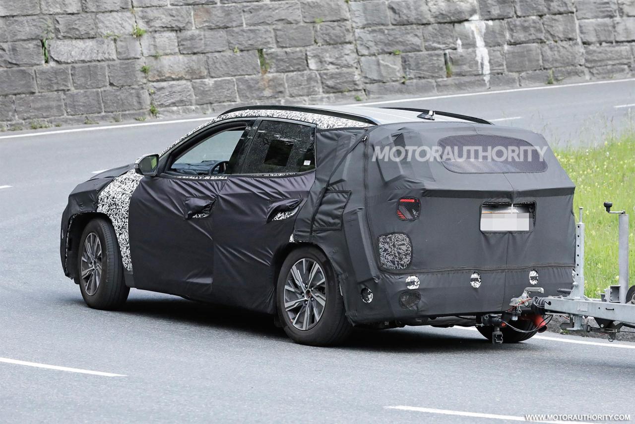 2025-hyundai-tucson-facelift-spy-shots--photo-credit-baldauf_100889978_h.jpg