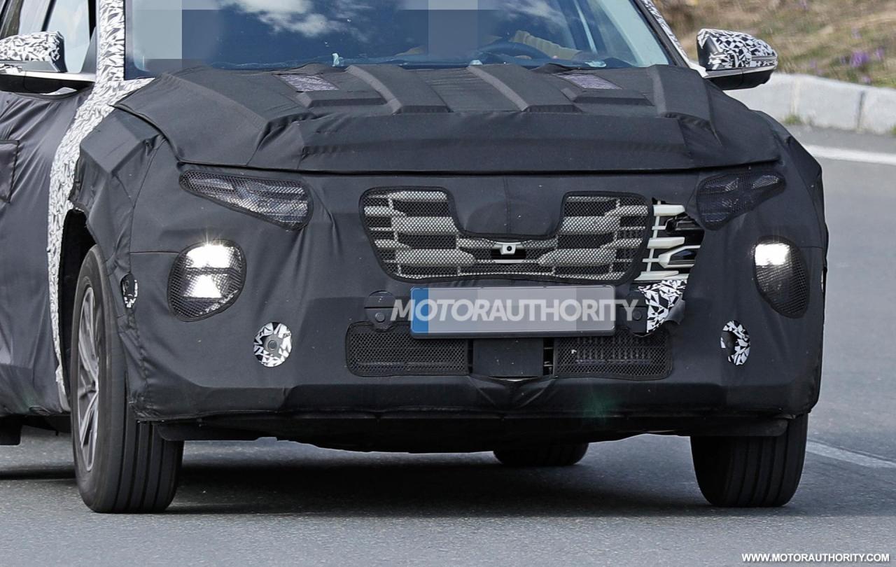 2025-hyundai-tucson-facelift-spy-shots--photo-credit-baldauf_100889987_h (1).jpg