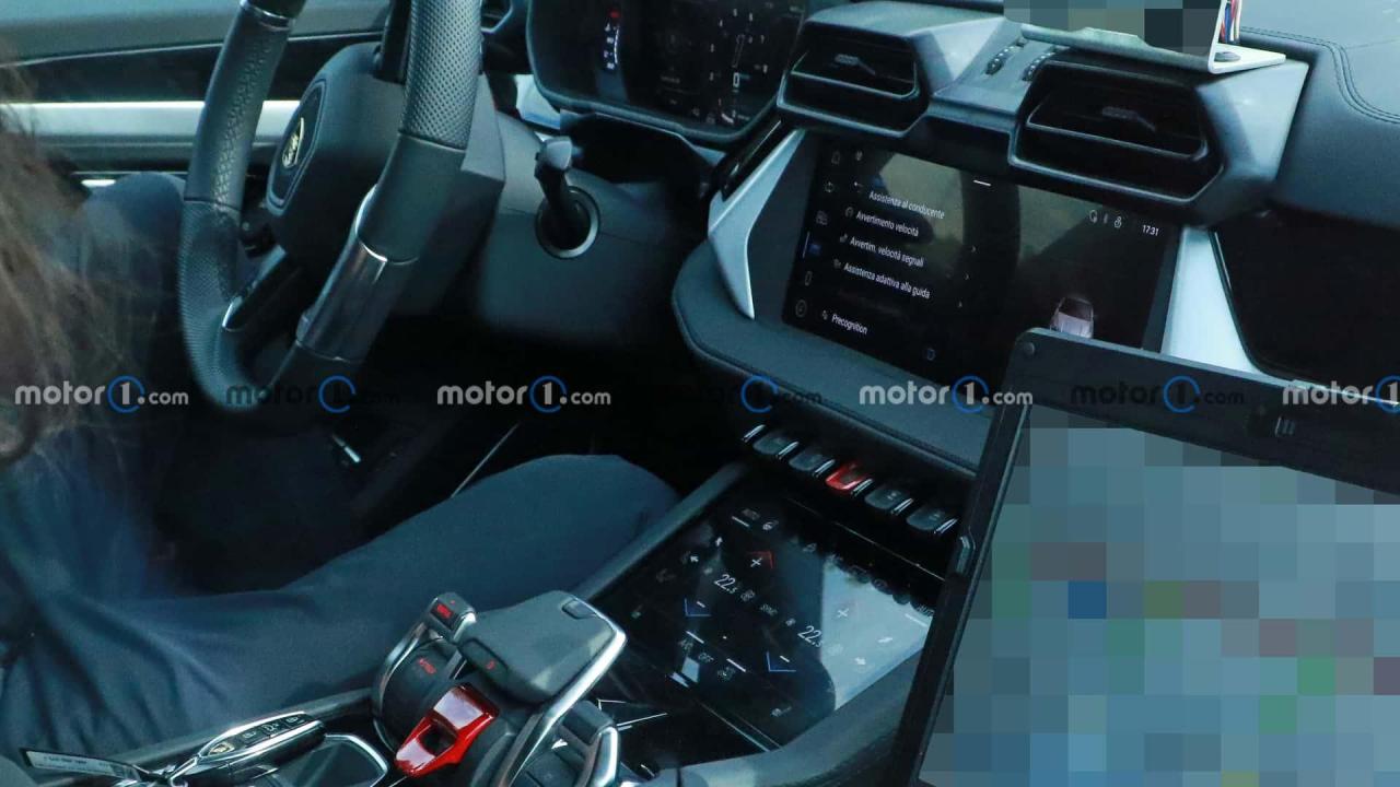 2025-lamborghini-urus-plug-in-hybrid-spy-photo (1).jpg