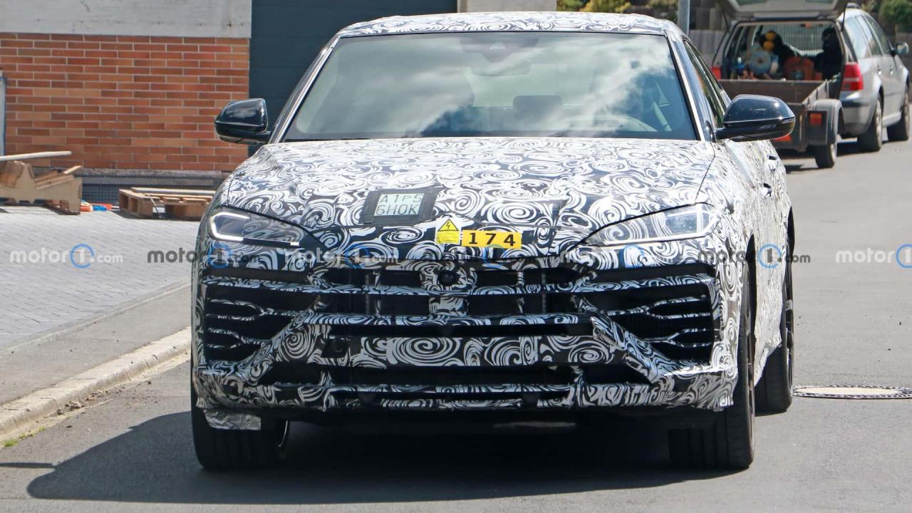 2025-lamborghini-urus-plug-in-hybrid-spy-photo (4).jpg