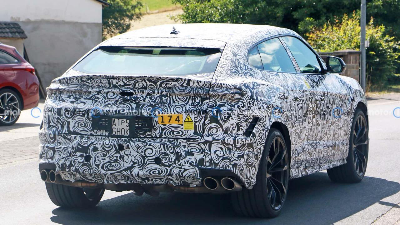 2025-lamborghini-urus-plug-in-hybrid-spy-photo (7).jpg