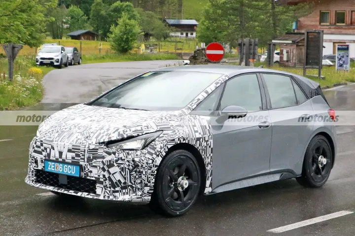 cupra-born-facelift-fotos-espia-2024-alpes-202396426-1690297729_3.webp.0312aeb8440cfa39935a839cf84b0aae.webp
