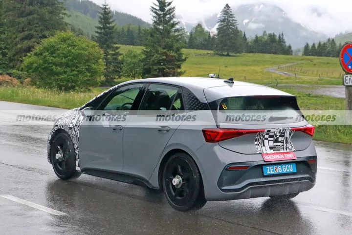 cupra-born-facelift-fotos-espia-2024-alpes-202396426-1690297733_8.webp.3e864465c8a45620524a1bdbd1dfdc65.webp