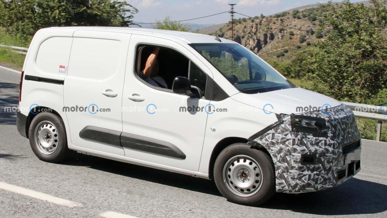 peugeot-partner-facelift-spy-photo (1).jpg
