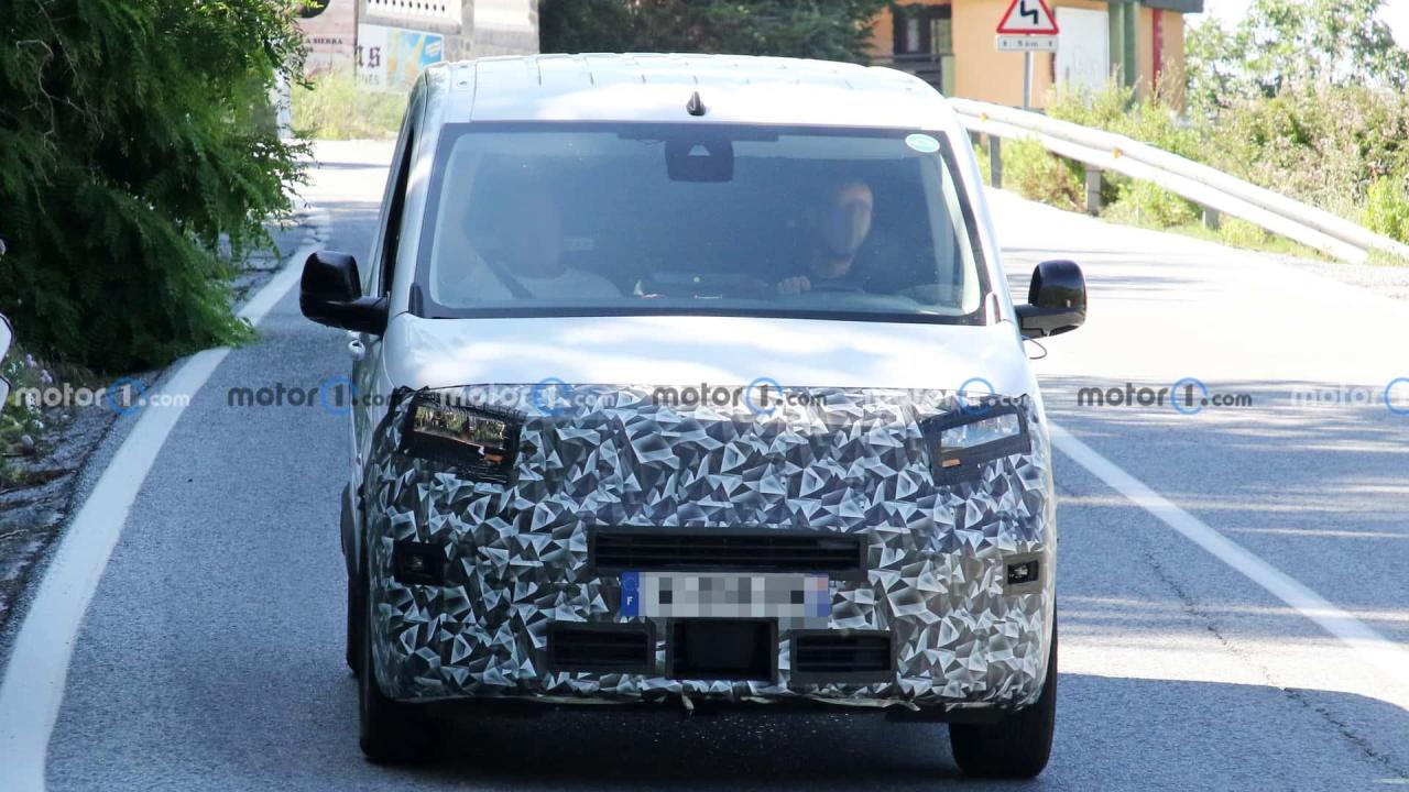 peugeot-partner-facelift-spy-photo (4).jpg
