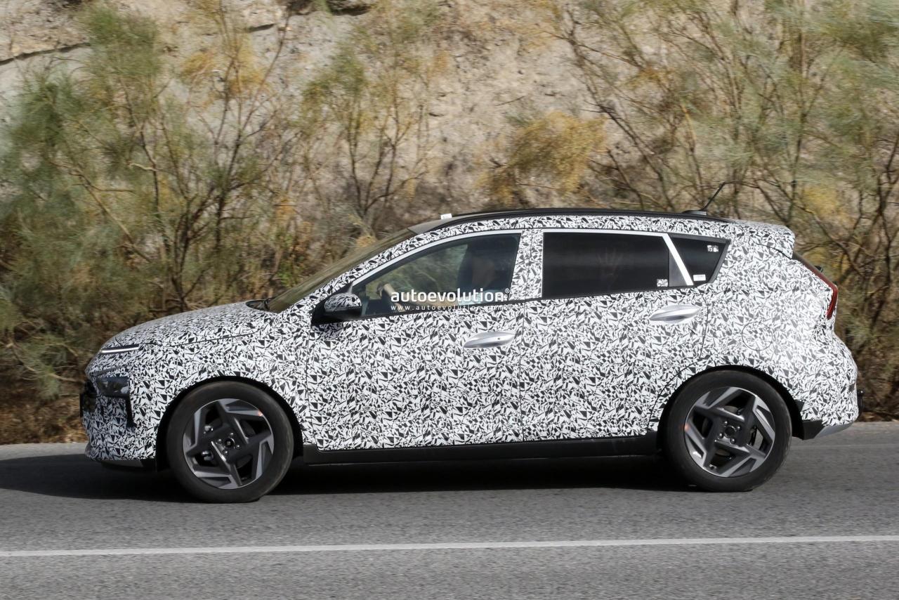 2024-hyundai-bayon-subcompact-crossover-makes-spy-debut-with-modest-revisions_14.jpg