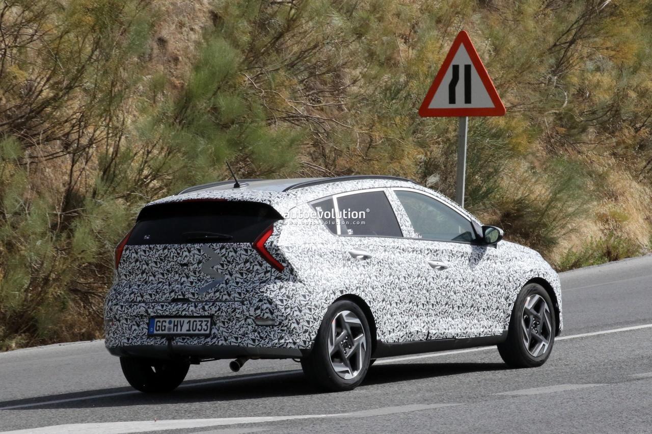 2024-hyundai-bayon-subcompact-crossover-makes-spy-debut-with-modest-revisions_4.jpg