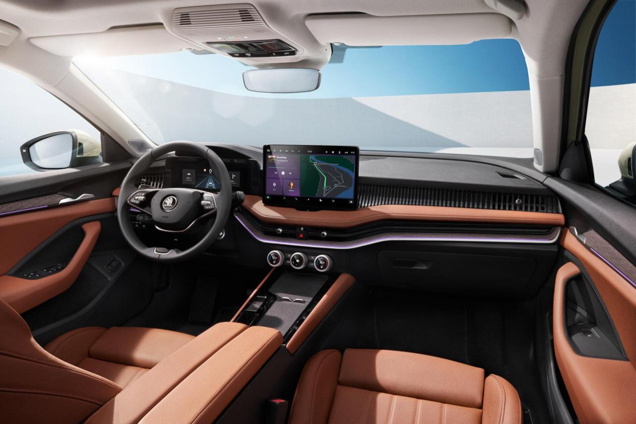 230829_interior-highlights-of-the-all-new-kodiaq-and-superb-generations-2_fd755242-1920x1281.thumb.jpg.f0607839d805ee62b4077b4f3e4fbc3d.jpg