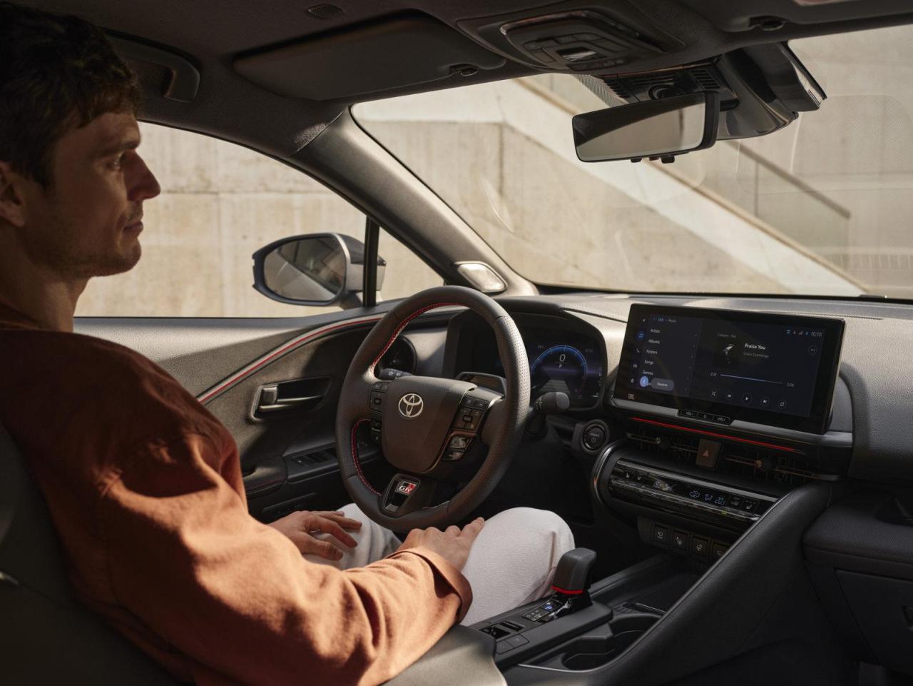 C-hr 2023 - interior - Autopareri (1).jpg