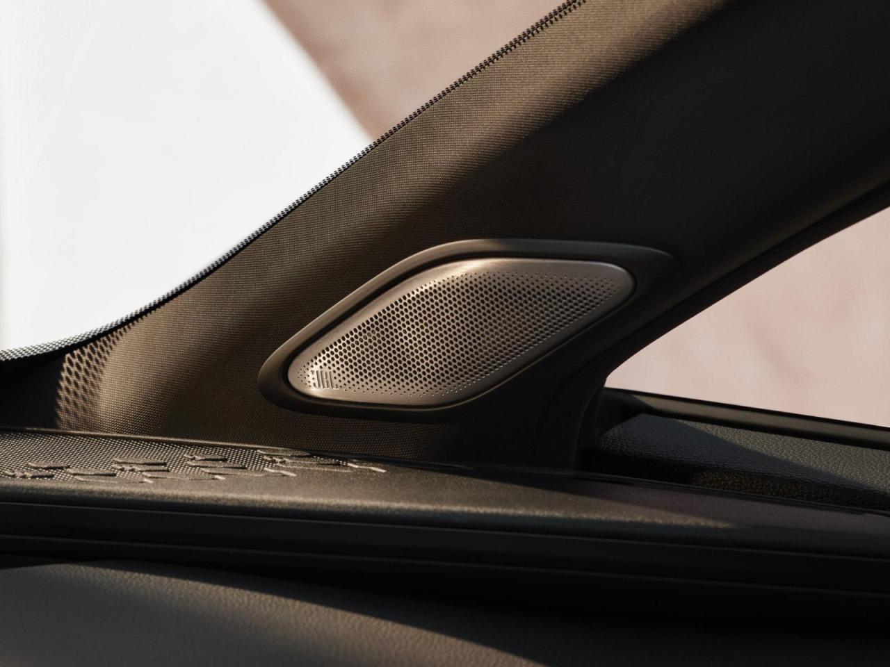 C-hr 2023 - interior - Autopareri (3).jpg