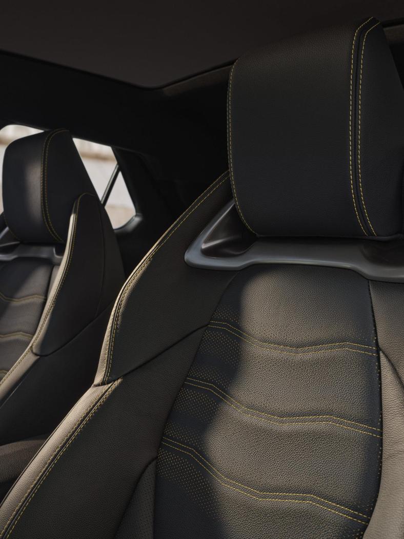 C-hr 2023 - interior - Autopareri (4).jpg