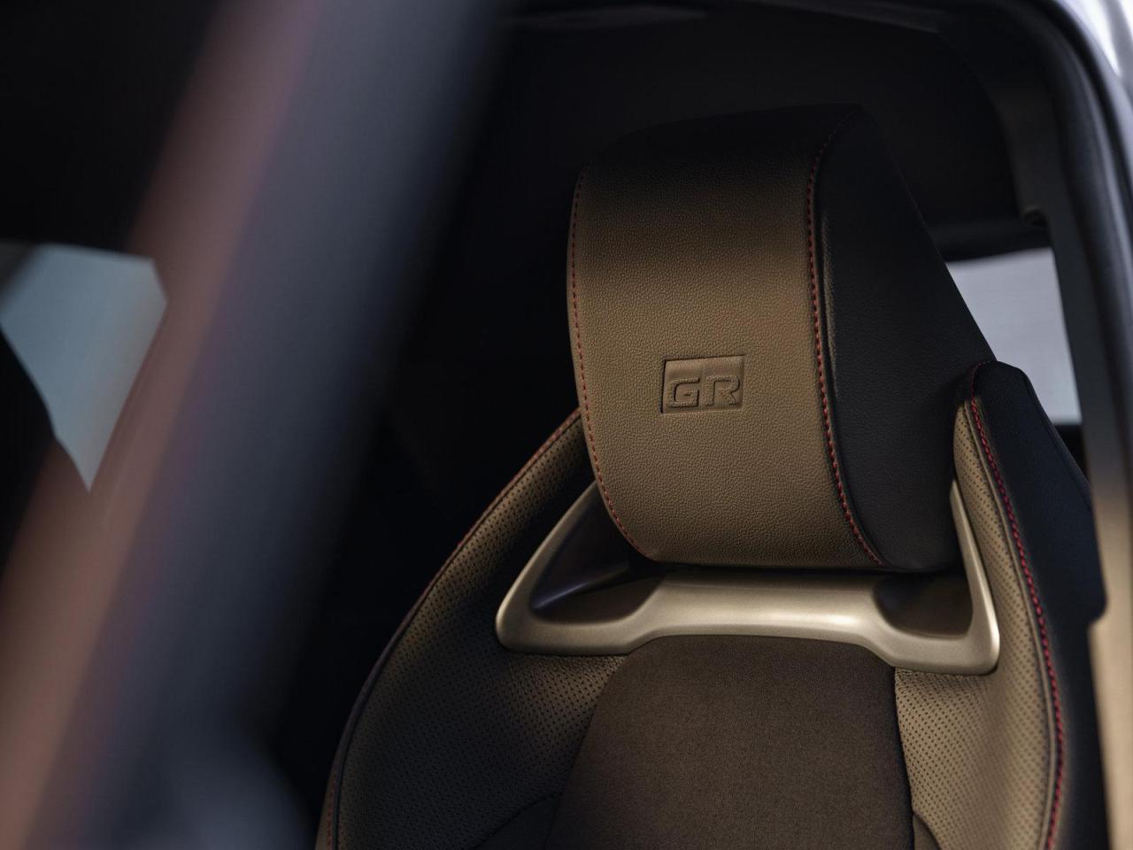 C-hr 2023 - interior - Autopareri (7).jpg