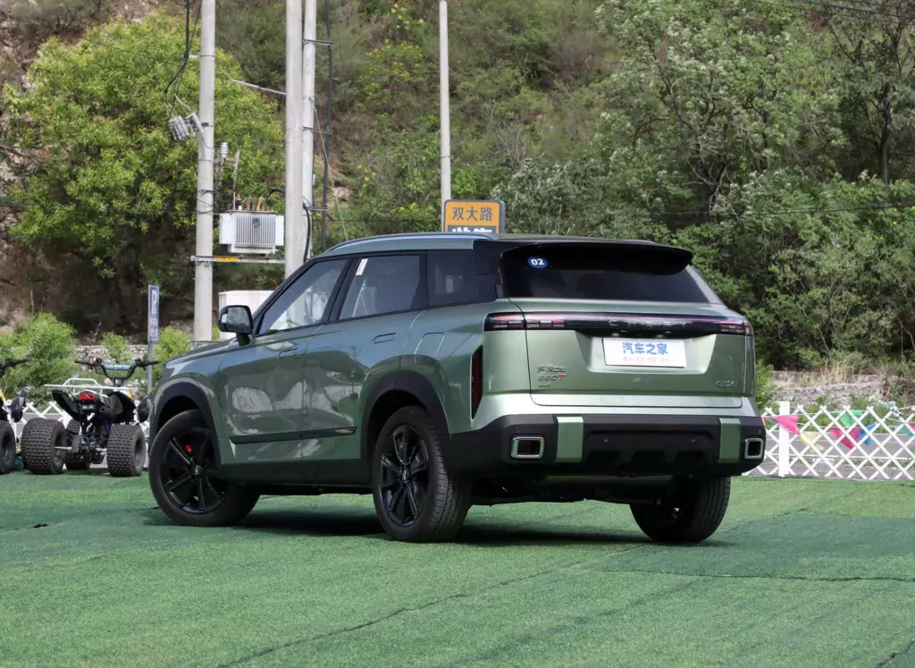 CHERY-Discovery-06-back-1024x747.webp.42f6a144d1fbf9ee03d4805d014e4dd7.webp